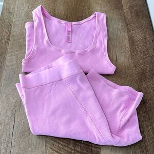 NWOT SKIMS PETAL TANK AND BOXERS
SET SIZE M.